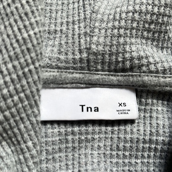 Aritzia TNA Gray Waffle Hooded Zip Up Jacket - Picture 4 of 9
